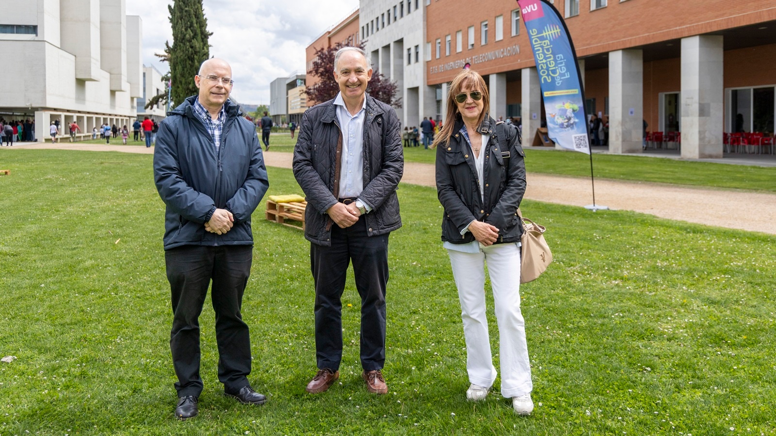 El rector de la UVa (centro) junto con el vicerrector de Investigación y la delegada para la Transferencia de Conocimiento
