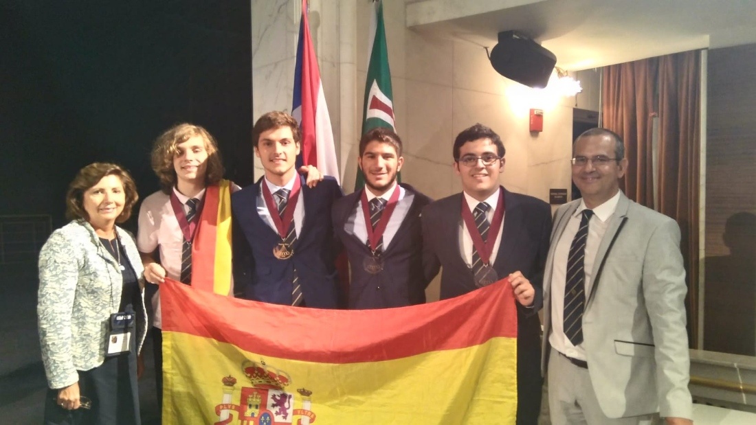 Representación española en la Olimpiada Iberoamericana de Física (Pablo Criado es el tercero por la izquierda)