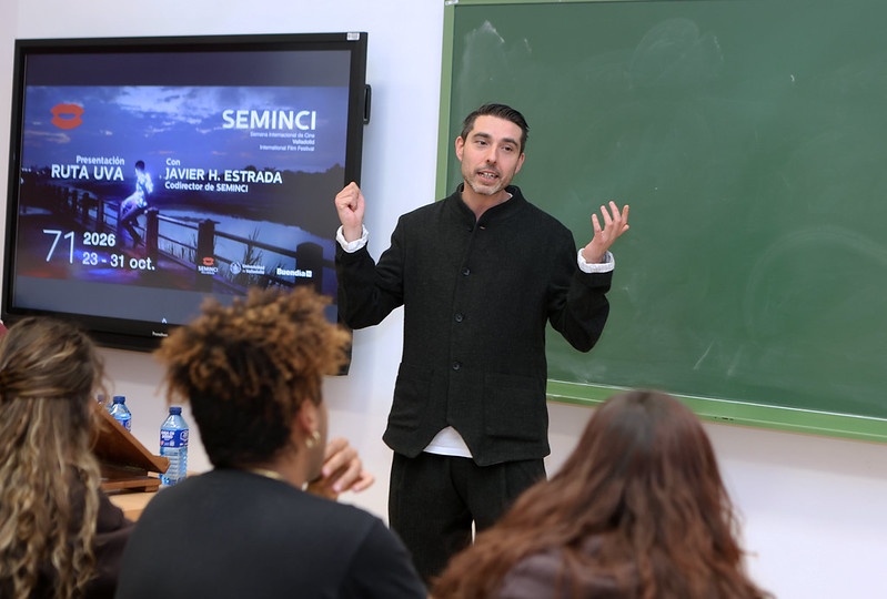 Javier H.Estrada durante la presentación en la universidad de Ruta UVa-Seminci