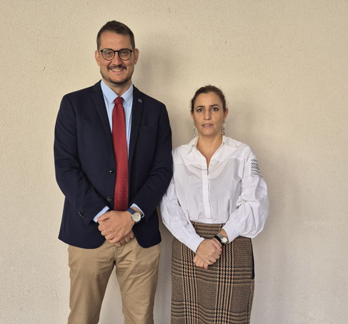 El vicerrector de Estrategia Internacional, Víctor Temprano García, y la vicerrectora del Campus de Soria, Inés Ortega Cubero.
