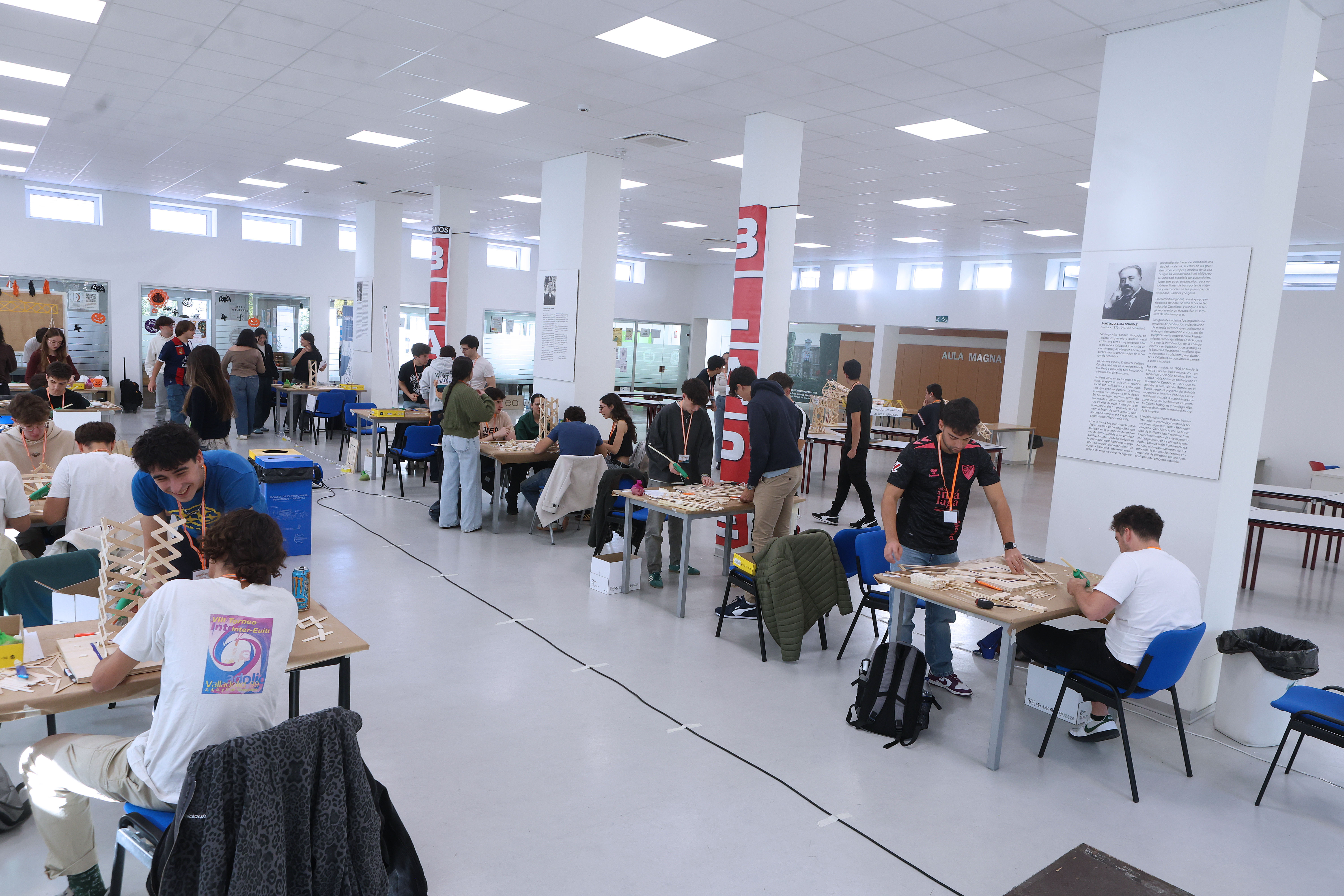 La competición tuvo lugar en el ágora de la Escuela de Ingenierías Industriales.