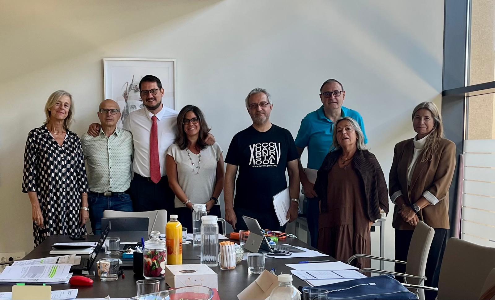 En la imagen, equipo del Vicerrectorado, encabezado por el vicerrector, Víctor Temprano, ( 3ºizda) en su presentación en Segovia, junto a la vicerrectora del Campus, Mamen (centro), y el director de la Escuela de Ingeniería Informática, Luis Ignacio Sebastián (1ºdcha)
