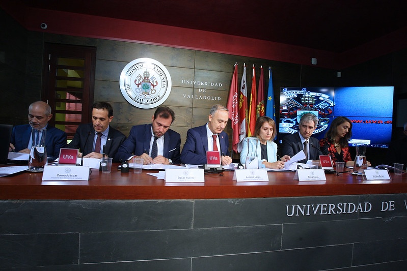 Firma del protocolo de actuación para potenciar la participación de la Universidad de Valladolid, a través de su Grupo de Investigación ERICA, en las misiones de la ESA y la NASA para la exploración del planeta Marte