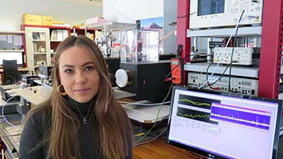 Elena Alonso recibió el Premio GEFAM 2018 por su tesis doctoral sobre la estructura molecular de los edulcorantes