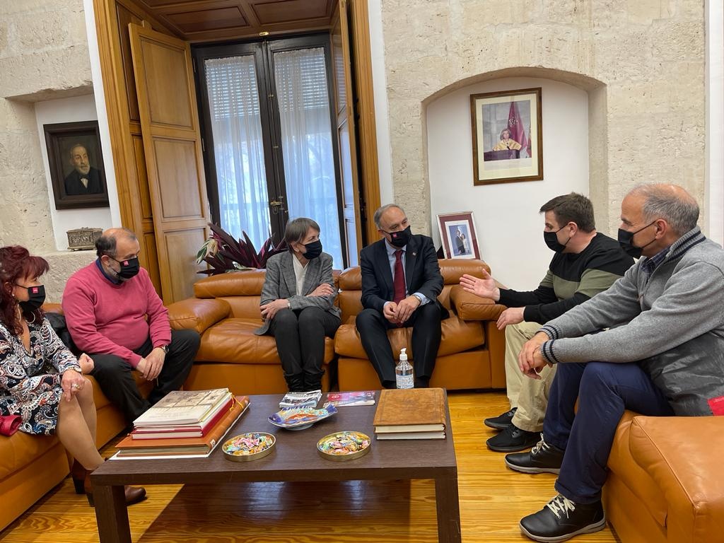 En el despacho del Rector, en el Palacio de Santa Cruz