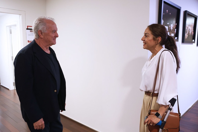 Víctor Manuel y la vicerrectora de Comunicación, Cultura y Deporte de la UVa, Rebeca San José, antes del concierto