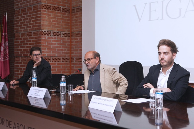 El director de la ETS de Arquitectura, Darío Álvarez, presenta al ponente