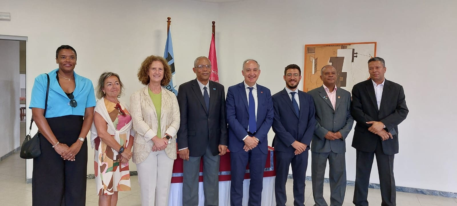 La Universidad de Valladolid marca un hito en su apuesta por la internacionalización con la apertura de la primera sala UVa en el extranjero en la Universidad de Mindelo