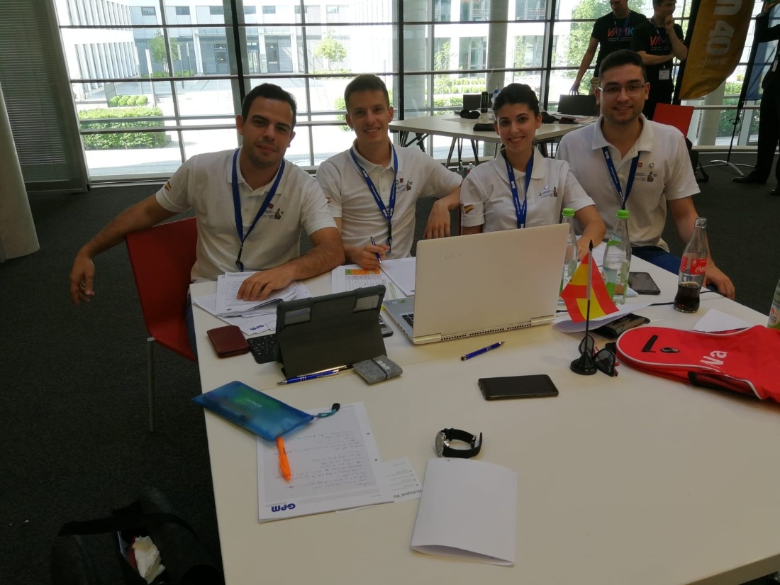 Los cuatro estudiantes de la Universidad de Valladolid, durante la competición en Nuremberg