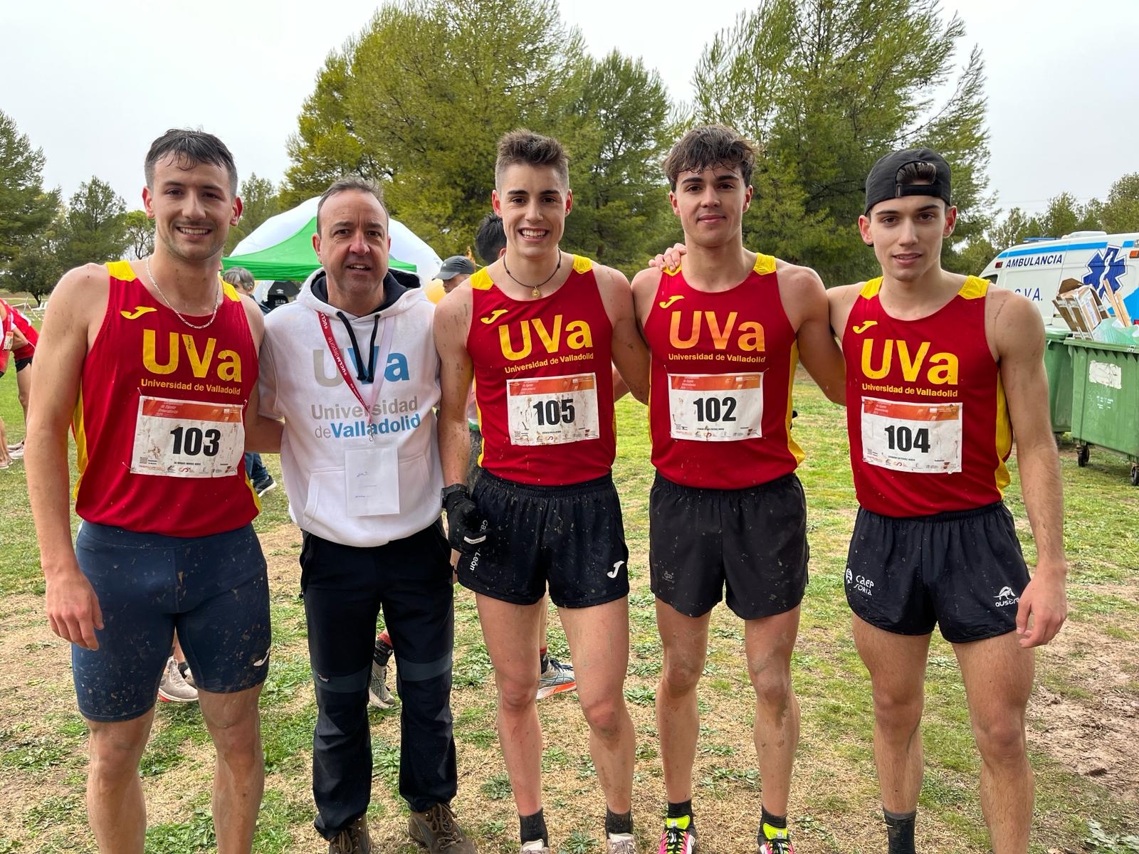 Los subcampeones de España junto a su entrenador