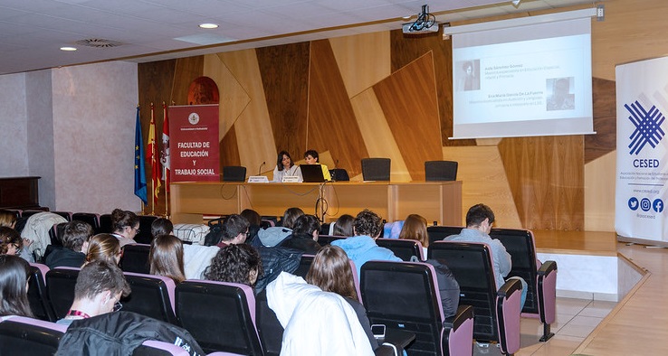 Sesión del Congreso, en la Facultad de Educación y Trabajo Social