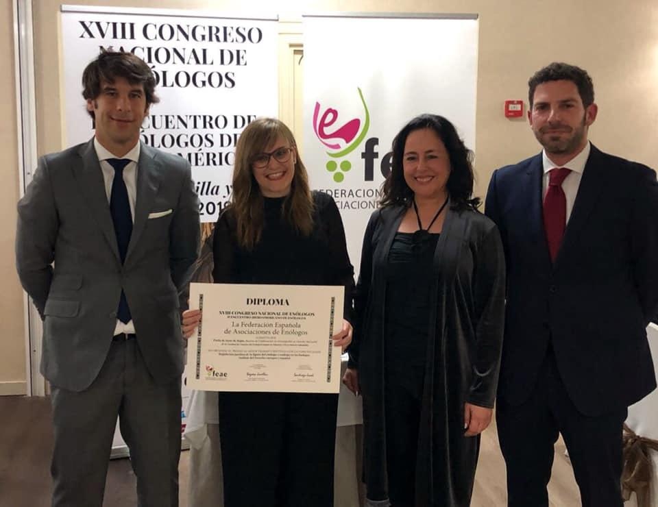 Entrega del diploma a Paula de Íscar
