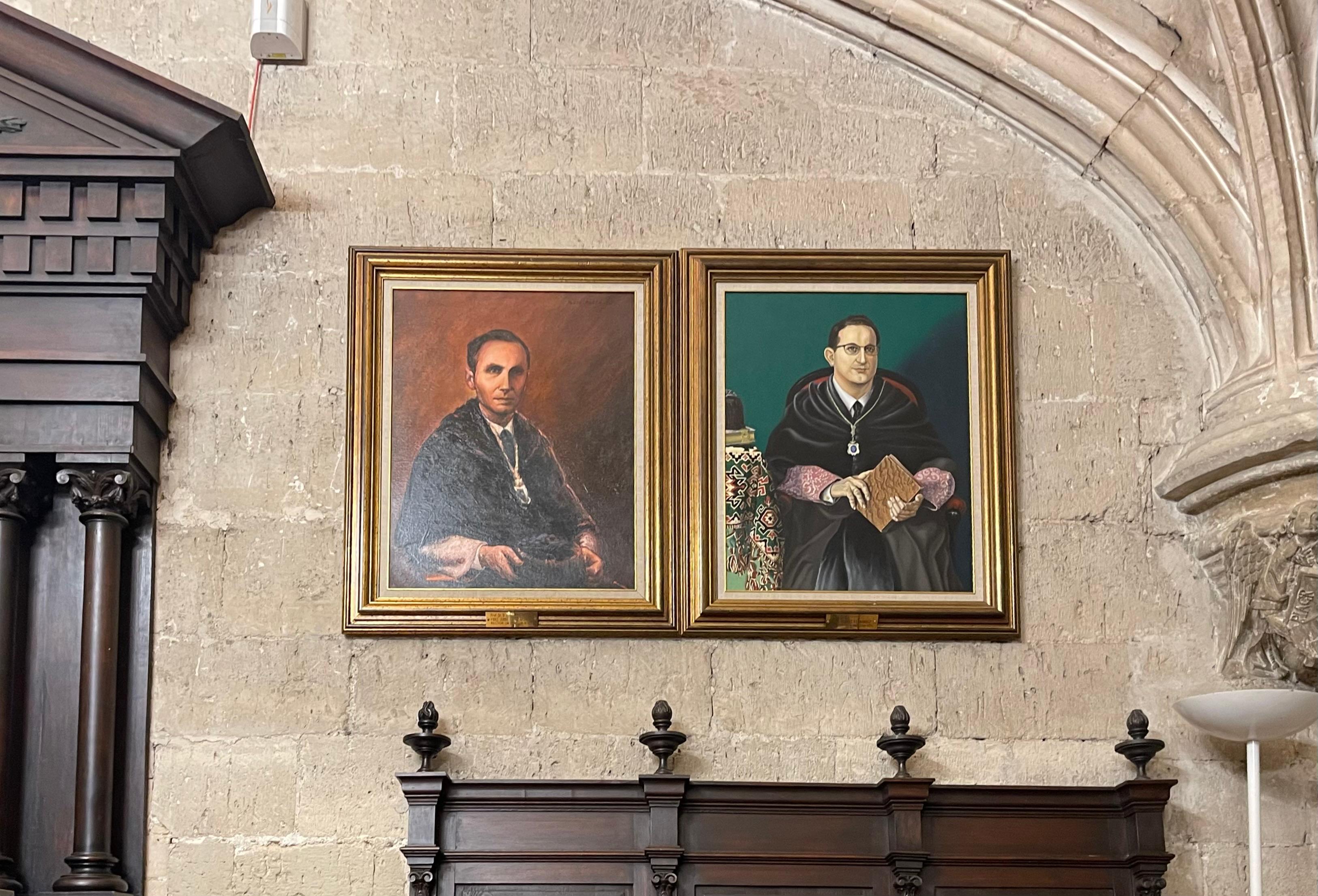 El Aula Triste del Palacio de Santa Cruz alberga los retratos de todos los rectores de la UVa. A la derecha Jorge López Aparicio, Rector entre 1963-1965; a la izquierda Luis Suárez, Rector 1965-1972.