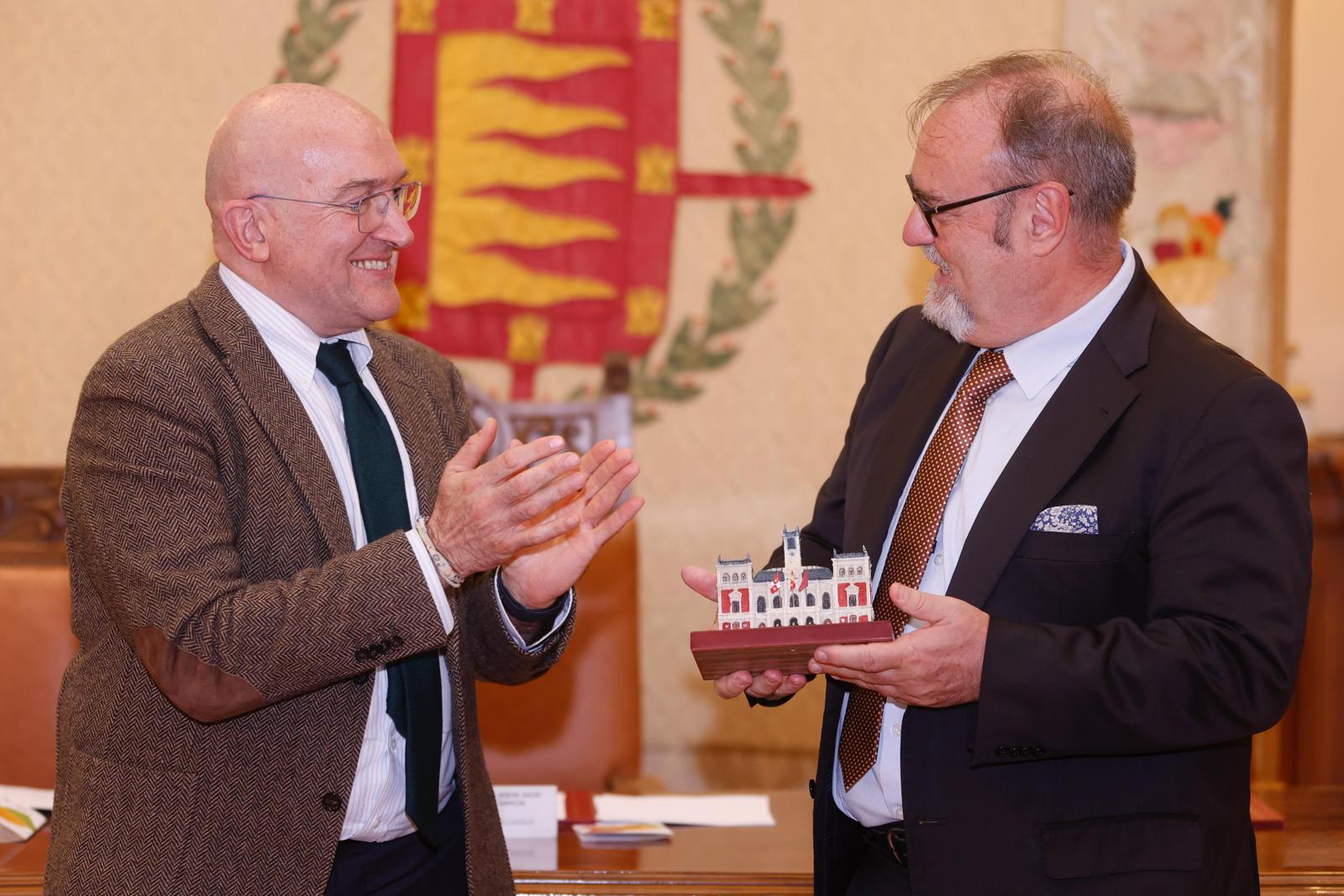 Reconocimiento al catedrático de Derecho Constitucional de la UVa Fernando Rey en el Día de la Eliminación de la Discriminación Racial y Étnica