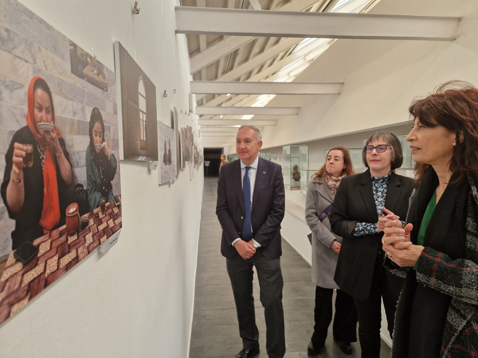 El rector de la UVa, Cristina Bayo (coordinadora de actividades - Fundación Alberto Jiménez-Arellano Alonso), Oliva Cachafeiro (directora de la citada fundación) y la ministra de Igualdad