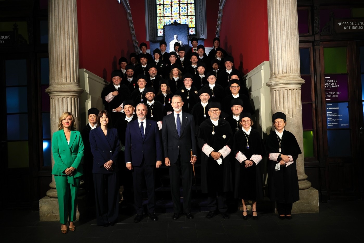 Foto de familia de la solemne de apertura del curso universitario 2024-2025.