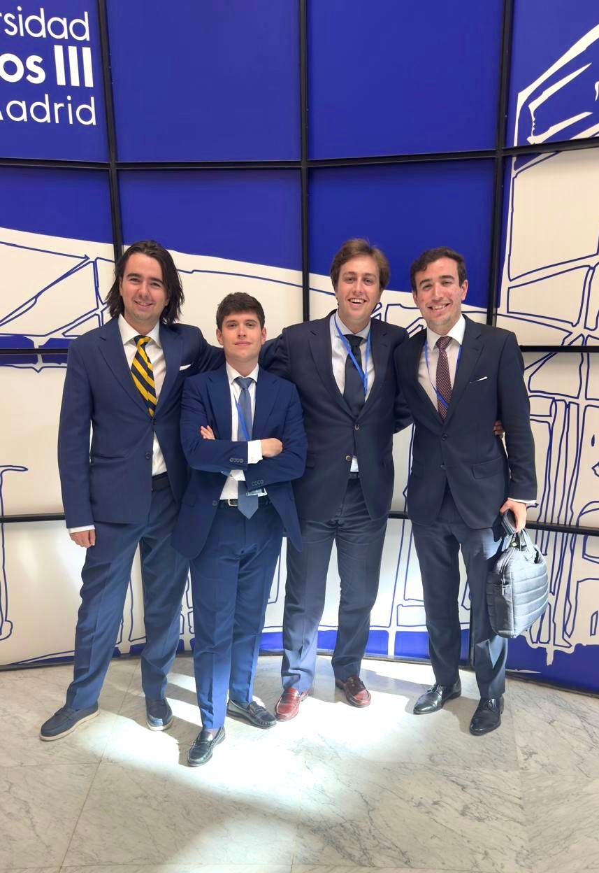 Equipo de la UVa que ha participado en el I Torneo Nacional de Debate Económico