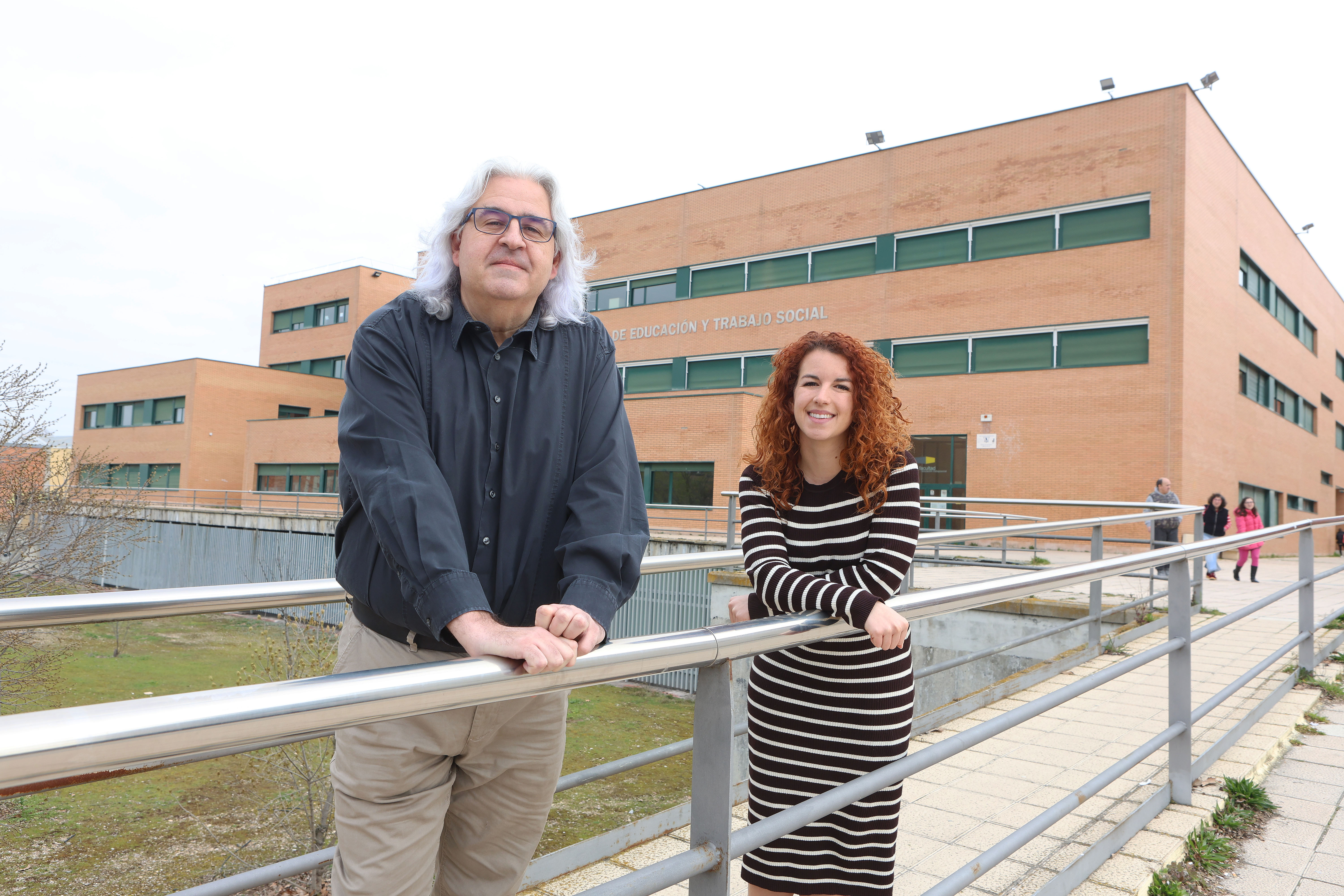 Jorge Martín y Paula Molinero, investigadores del proyecto sobre el rechazo entre iguales en la etapa infantil