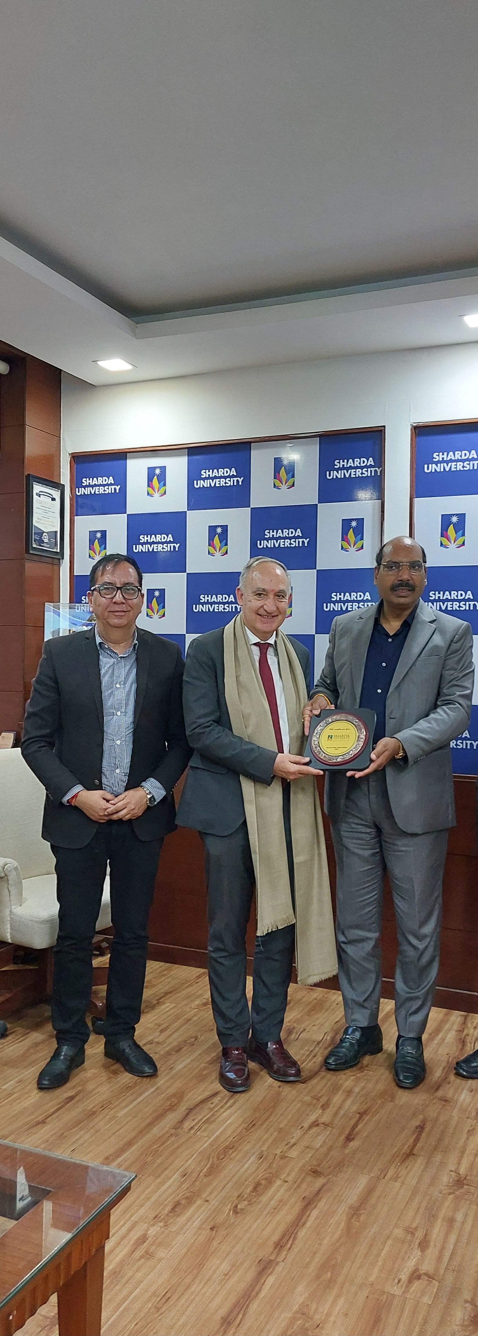 Visita a la Universidad de Sharda
