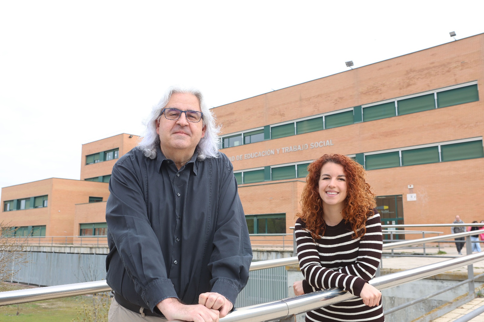 Jorge Martín y Paula Molinero, investigadores del proyecto sobre el rechazo entre iguales en la etapa infantil