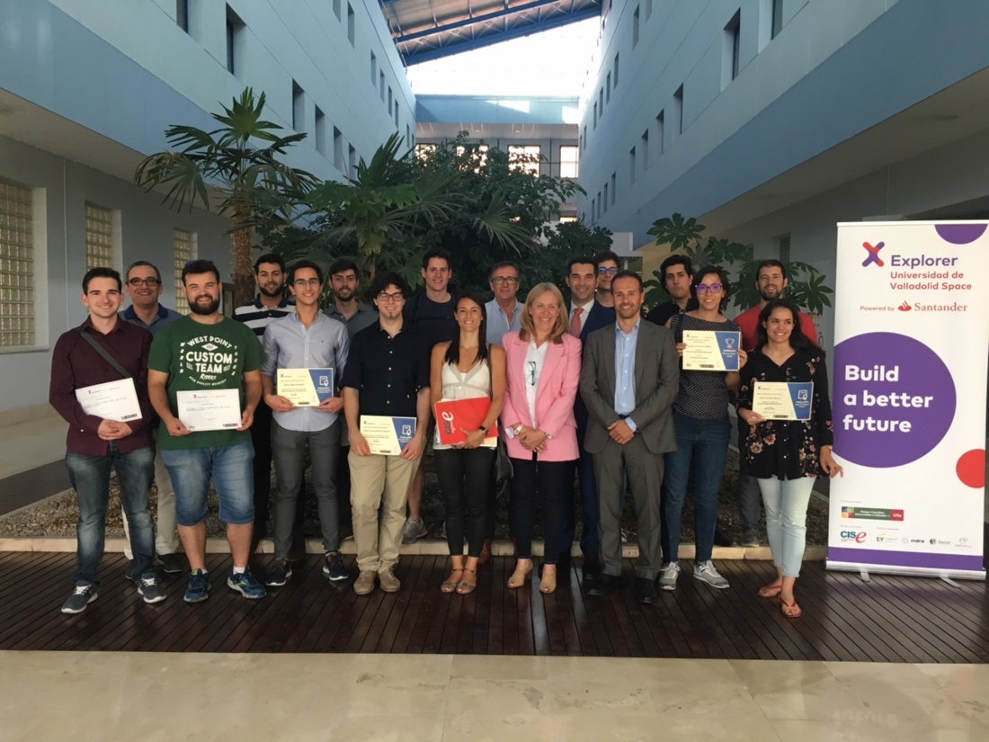 Los emprendedores que han participado en la iniciativa, junto con los miembros del jurado