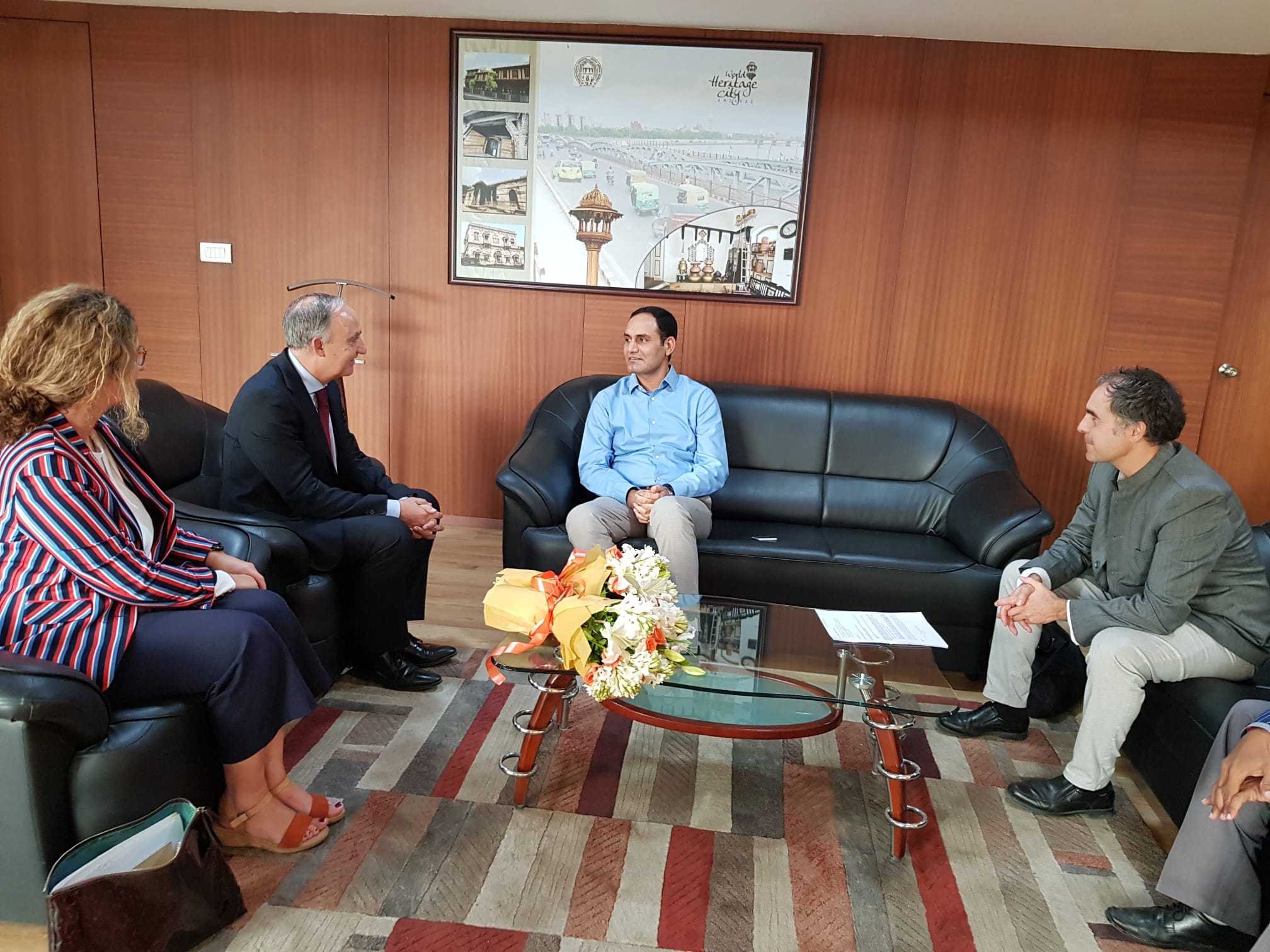 The delegation of the University of Valladolid, in its visits to the City Hall of Ahmedabad