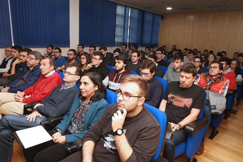 Público asistente a la conferencia de Francisco González Rodríguez