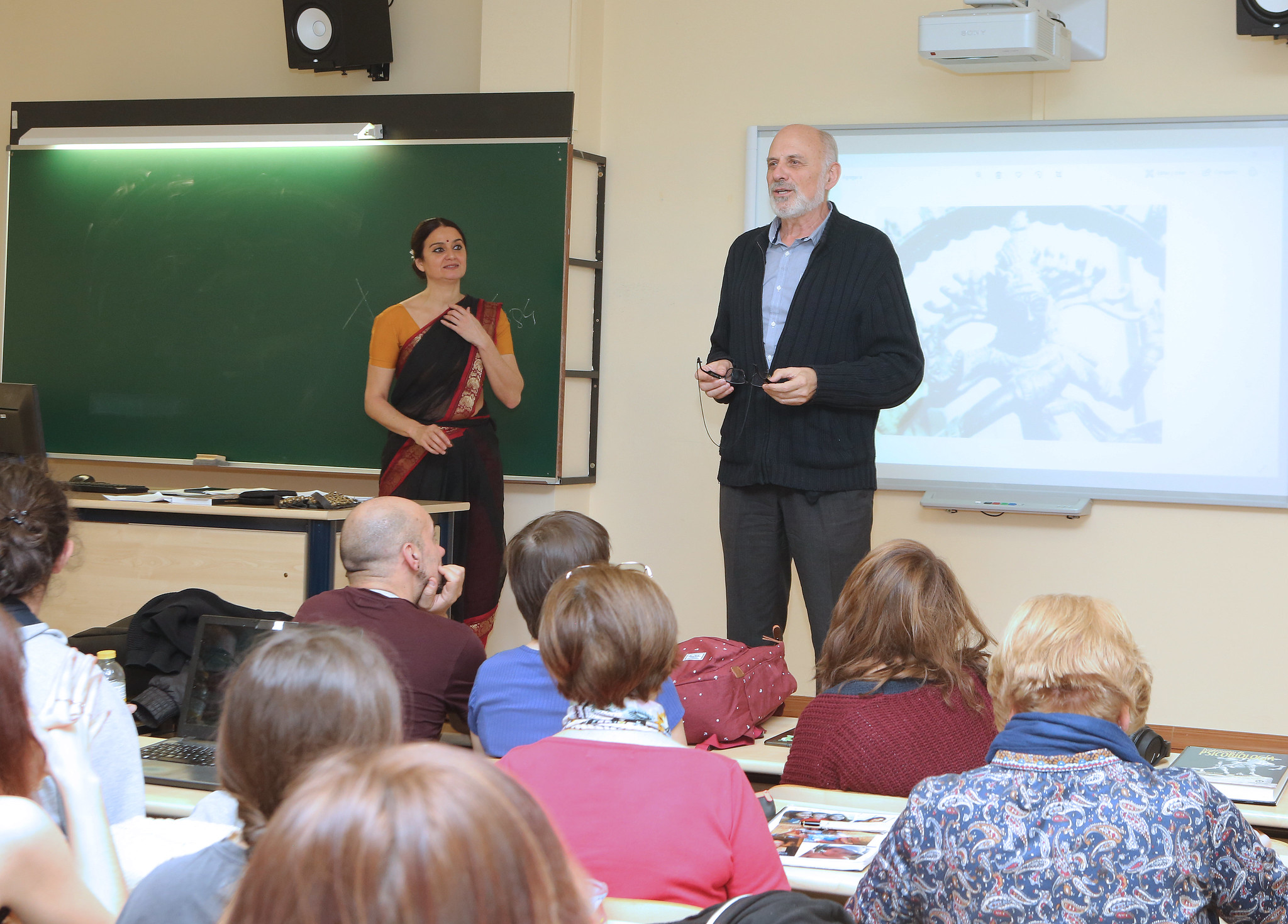 Charla Aula Música sobre danza hindú