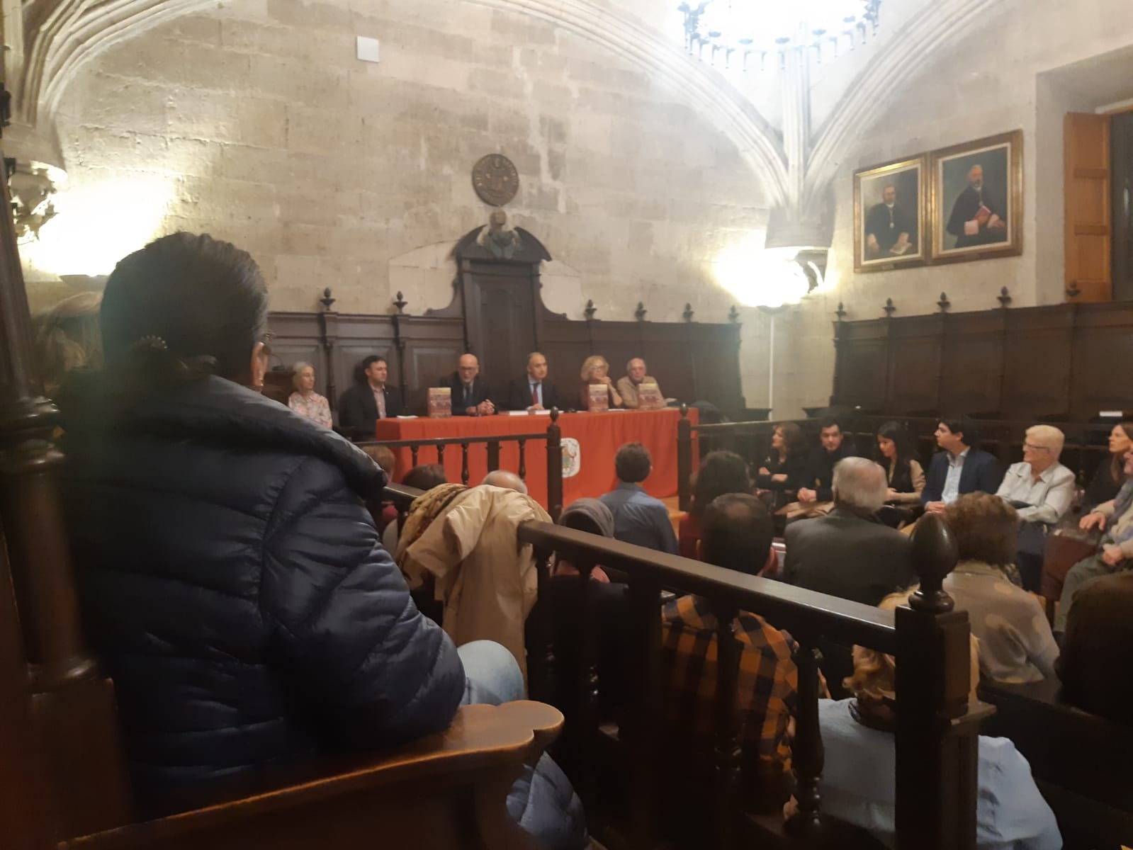 La presentación del libro “Expresiones del poder en la Edad Media" tuvo lugar en el Aula Triste del Palacio de Santa Cruz