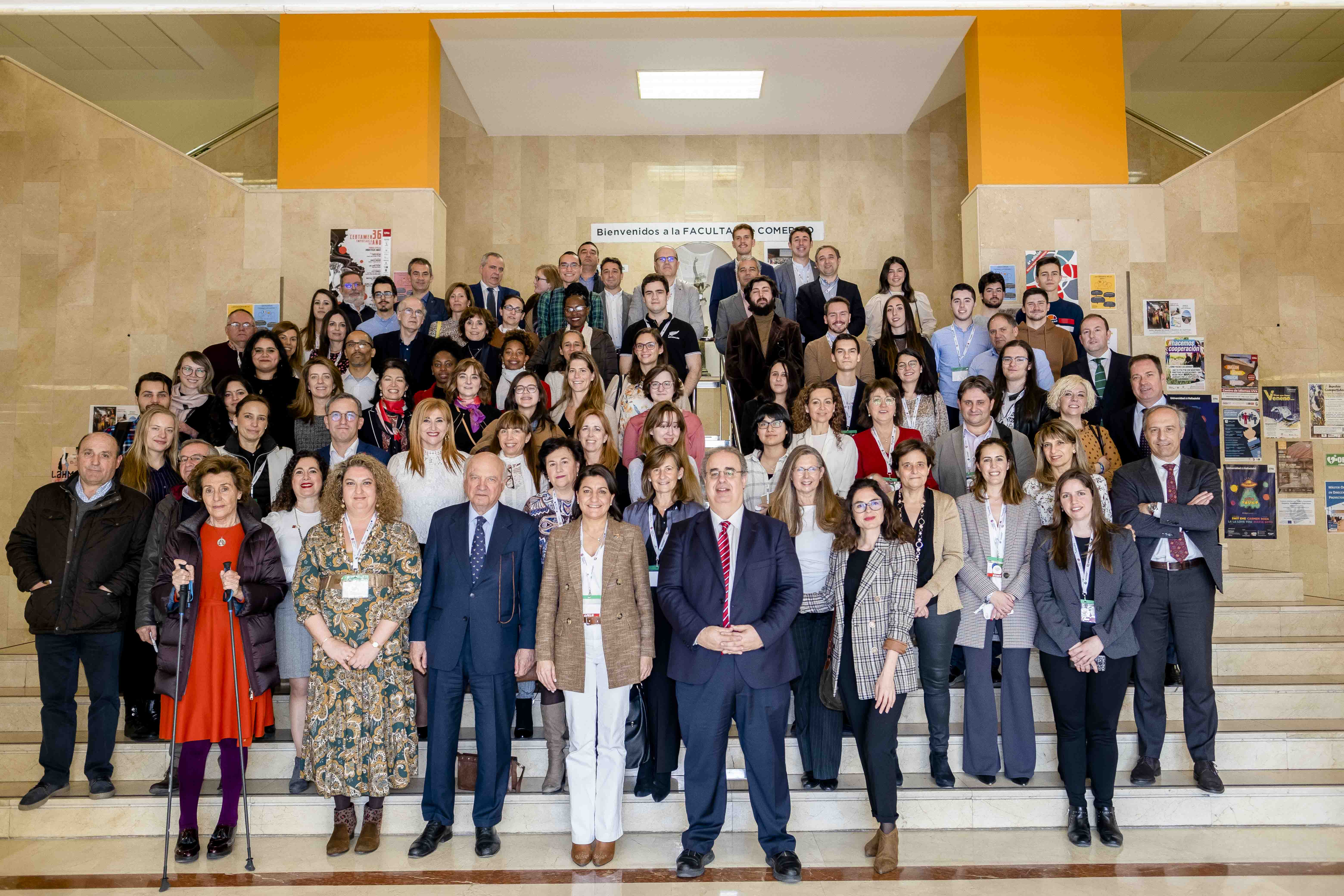 Foto de familia de todos los participantes en el congreso