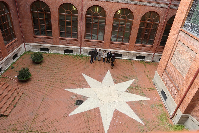 El Lucero del Amanecer de Carmen Madreña Roja en el patio de la Facultad de Derecho de la UVa abre las IV Jornadas de Poesía en Valladolid