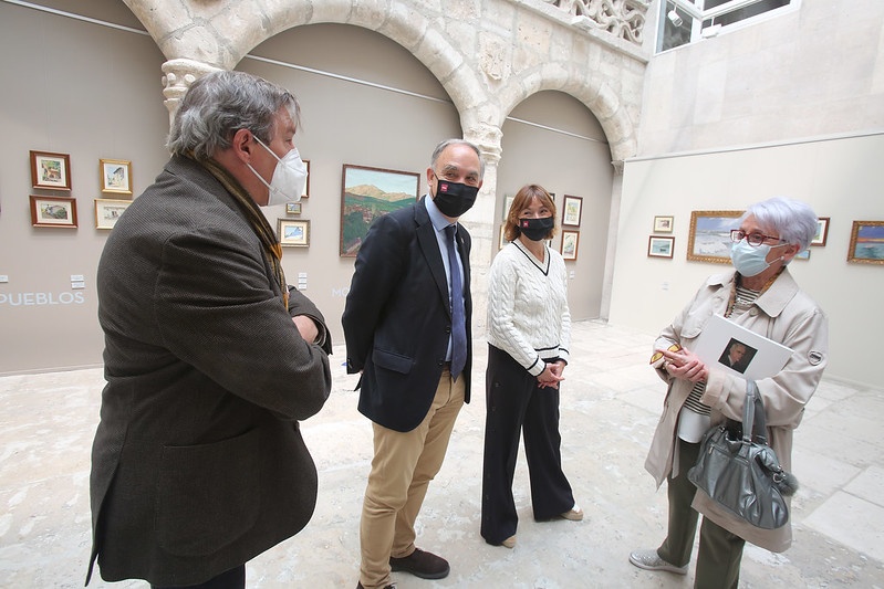 En la imagen, y de izquierda a derecha, Daniel Villalobos, director del MUVa; Antonio Largo, rector; Carmen Vaquero, vicerrectora de Comunicación y Extensión Universitaria; y Pilar Maffei, hija del artista