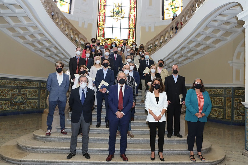Foto de familia de la última toma de posesión protocolaria celebrada el 21 de junio en el Aula Mergelina del Edificio Histórico de la UVa