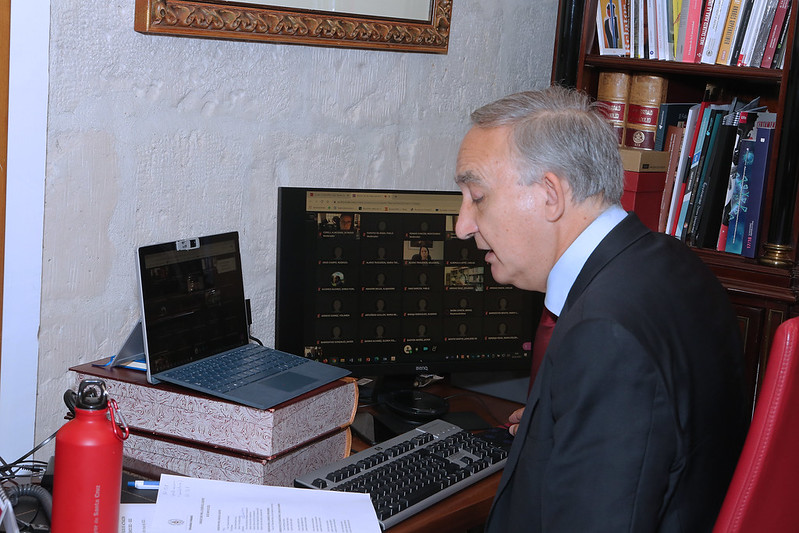 El Rector durante la sesión del Claustro