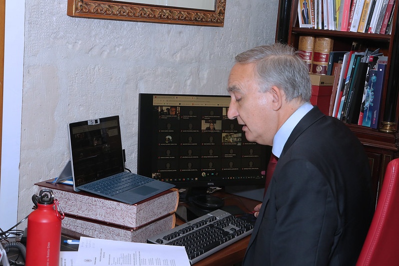 El Rector durante la sesión del Claustro