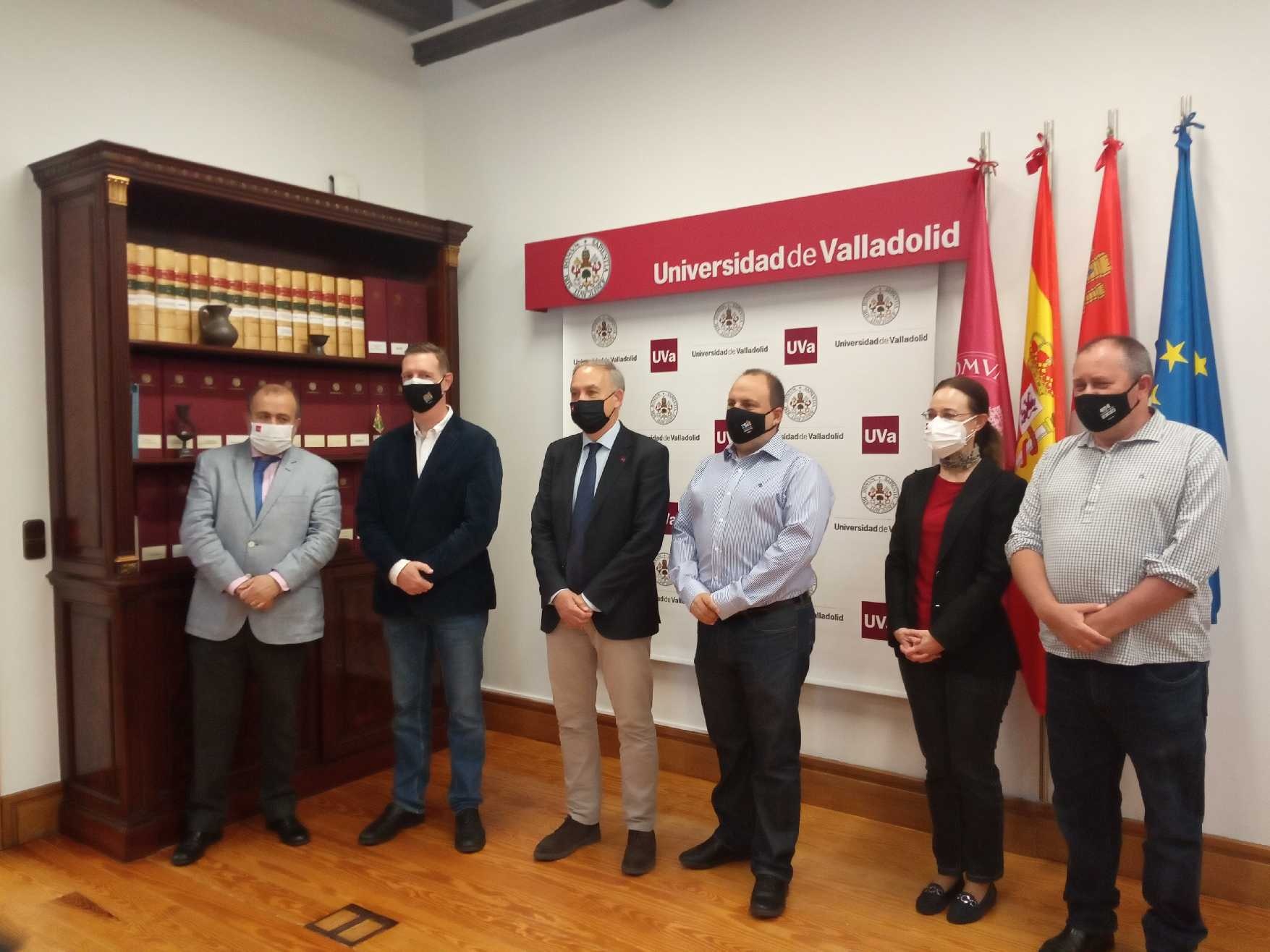 La firma del convenio entre ambas entidades para la creación de esta cátedra ha tenido lugar este viernes, 14 de mayo, a las 11 horas, sin público asistente, en la sede del Rectorado de la Universidad de Valladolid, en el Palacio de Santa Cruz de Valladolid