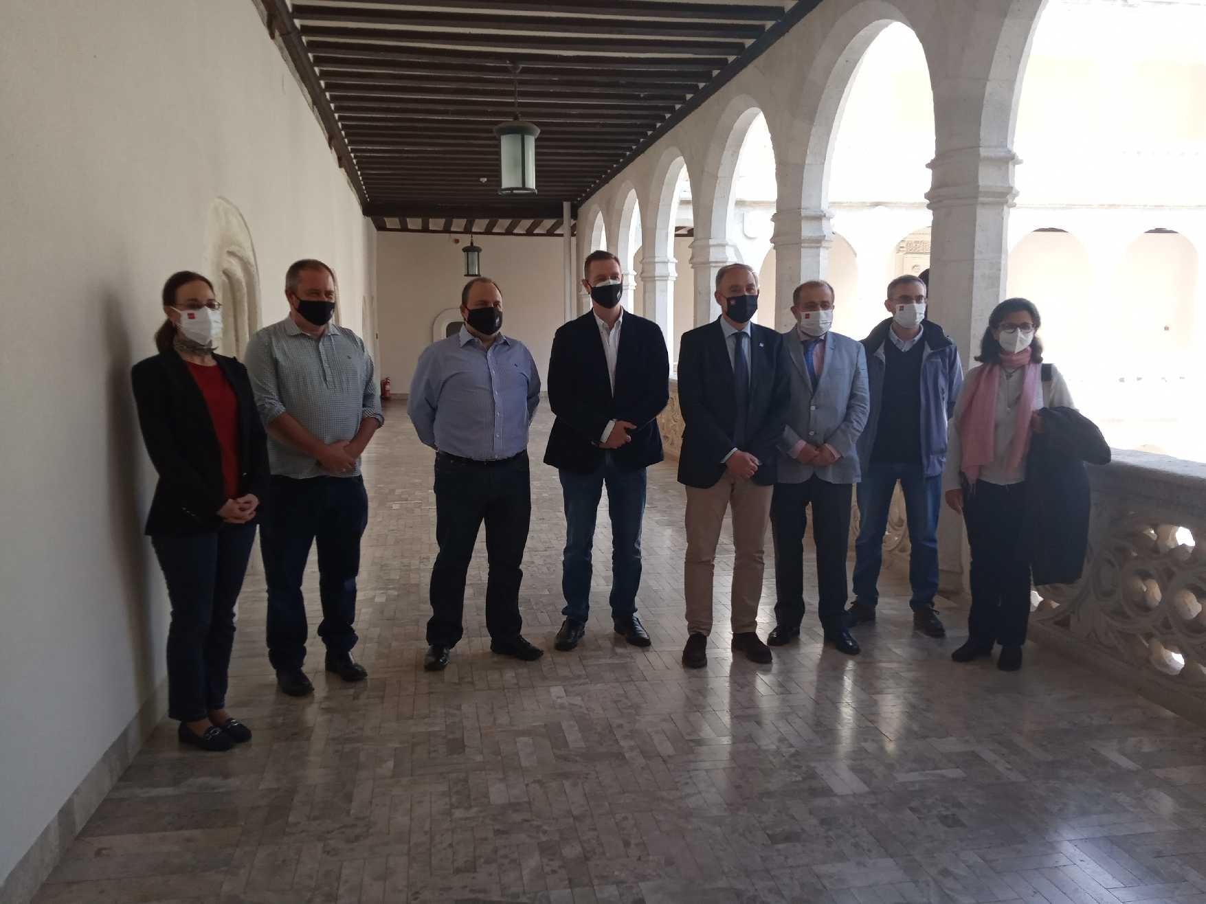 La firma del convenio entre ambas entidades para la creación de esta cátedra tendrá hoy viernes, 14 de mayo, a las 11 horas, sin público asistente, en la sede del Rectorado de la Universidad de Valladolid, en el Palacio de Santa Cruz de Valladolid