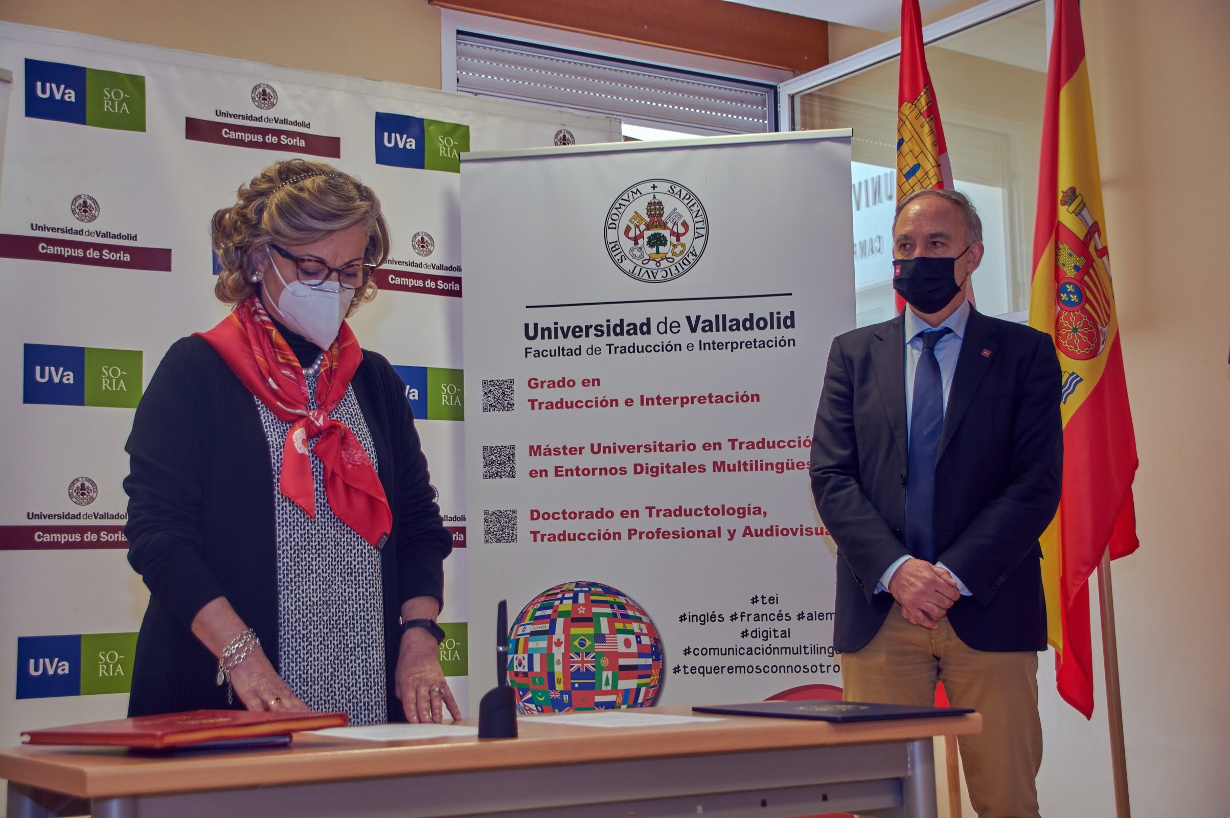 Momento de la toma de posesión como decana el martes, 2 de marzo, acompañada del rector