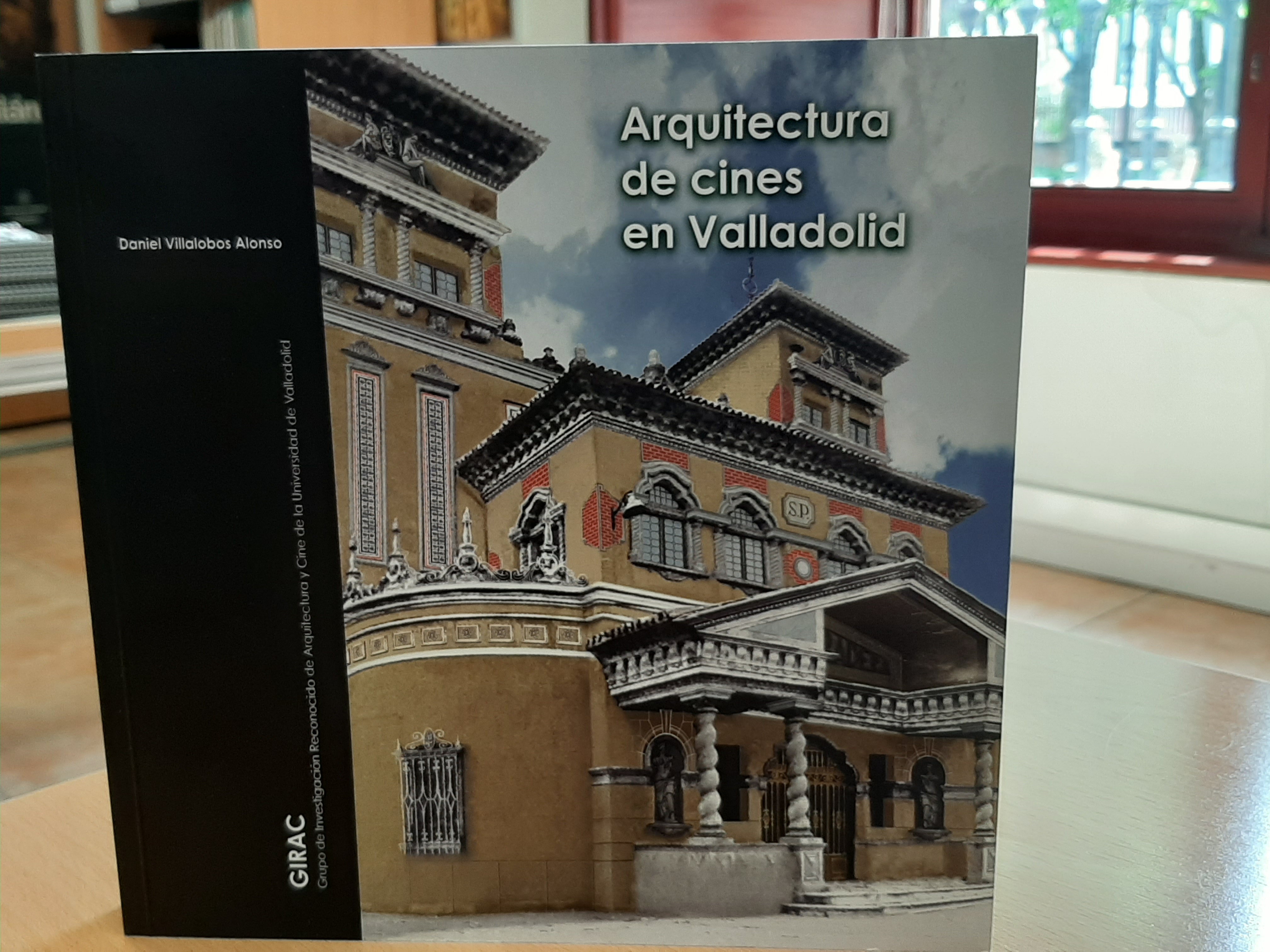 Daniel Villalobos y Sara Pérez, del Grupo de Investigación GIRAC, son los autores de "Arquitectura de cines en Valladolid"