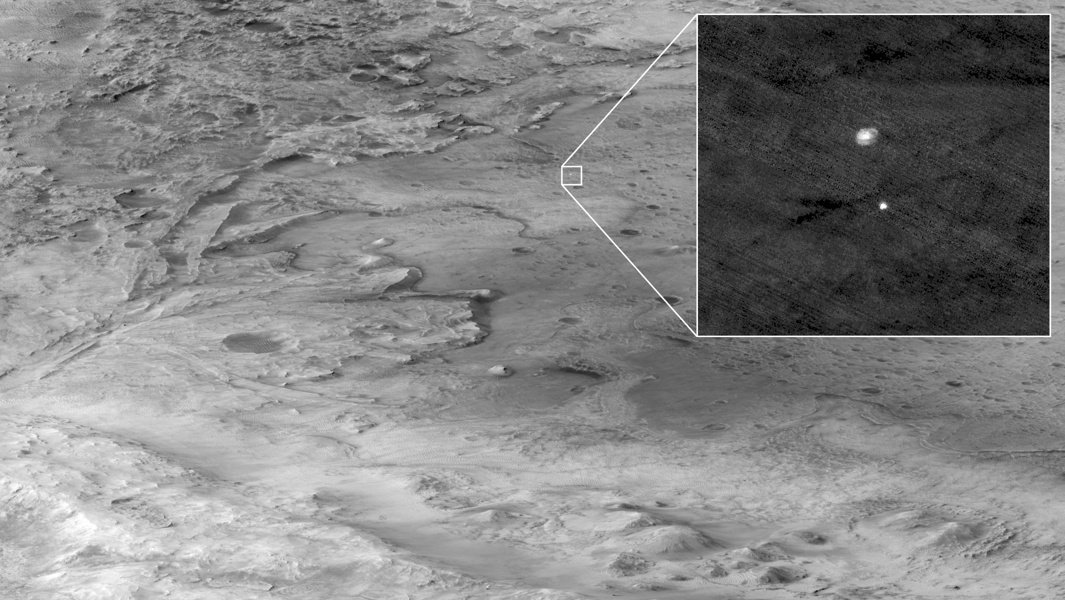 Esta imagen fija de alta resolución es parte de un video tomado por varias cámaras cuando el rover Perseverance de la NASA aterrizó en Marte el 18 de febrero de 2021. Una cámara a bordo de la etapa de descenso capturó esta toma.