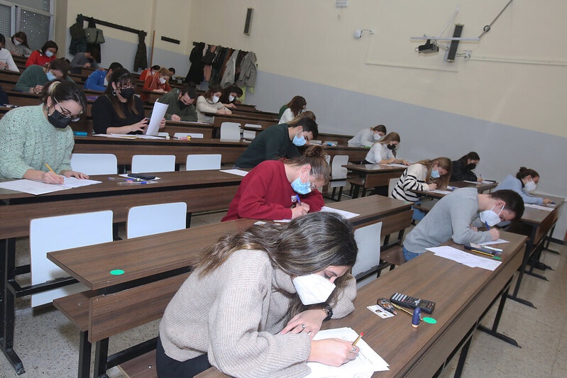 Estudiantes de Medicina durante la realización de un examen