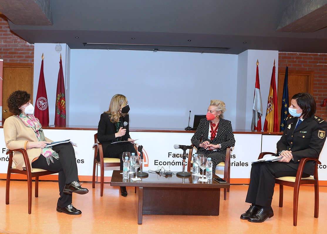 8M Economicas mesa redonda