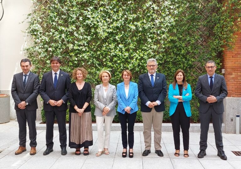 Vicente Atxa, Francisco Oliva, Laia de Nadal, Rosa Visiedo, Eva Alcón, José Antonio Mayoral, Amaya Mendikoetxea y José Luján