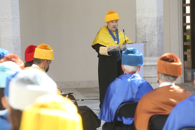 José Carlos Pastor, actual profesor emérito honorífico de la UVa, durante su intervención inaugural en una apertura de curso de la UVa
