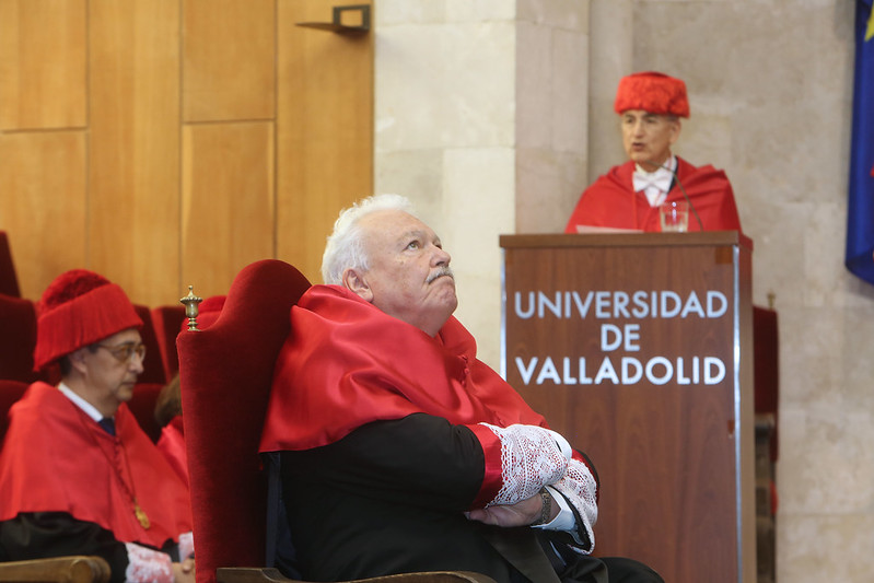 Johannes Michael Rainer, durante el discurso del padrino en el acto de investidura en el Paraninfo de la UVa