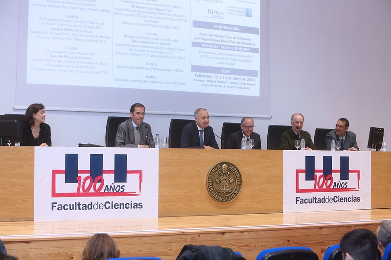 De izquierda a derecha, Ana Burgos (F.Ciencias UVa); Rafael Benjumea, presidente de la Fundación Duques de Soria; Antonio Largo, rector de la UVa; Abel Calle (UVA) y José Miguel Mateos (USAL), coordinadores