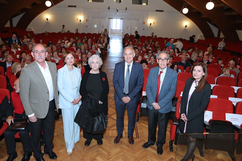 De izquierda a derecha, Mario Bedera Bravo, Carmen Vaquero López, Carmen del Valle López, Antonio Largo Cabrerizo, Jesús María Sanz Serna y Ana María Iglesias Botrán
