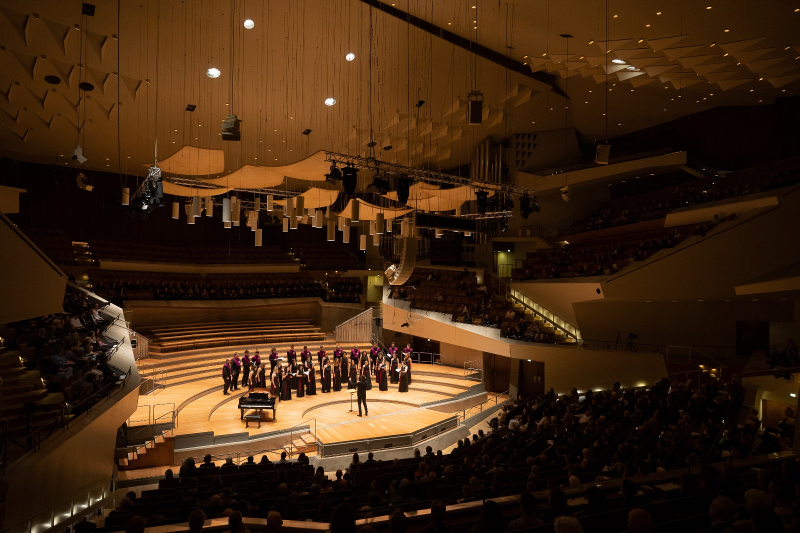 Actuación del Coro Uva en la Sala Principal del Philharmonie de Berlín