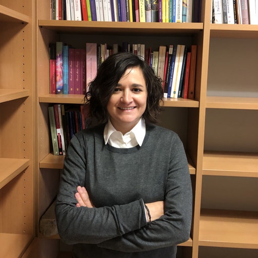 Dunia Etura, in the School of Philosophy and Arts of the UVa with a copy of her doctoral dissertation