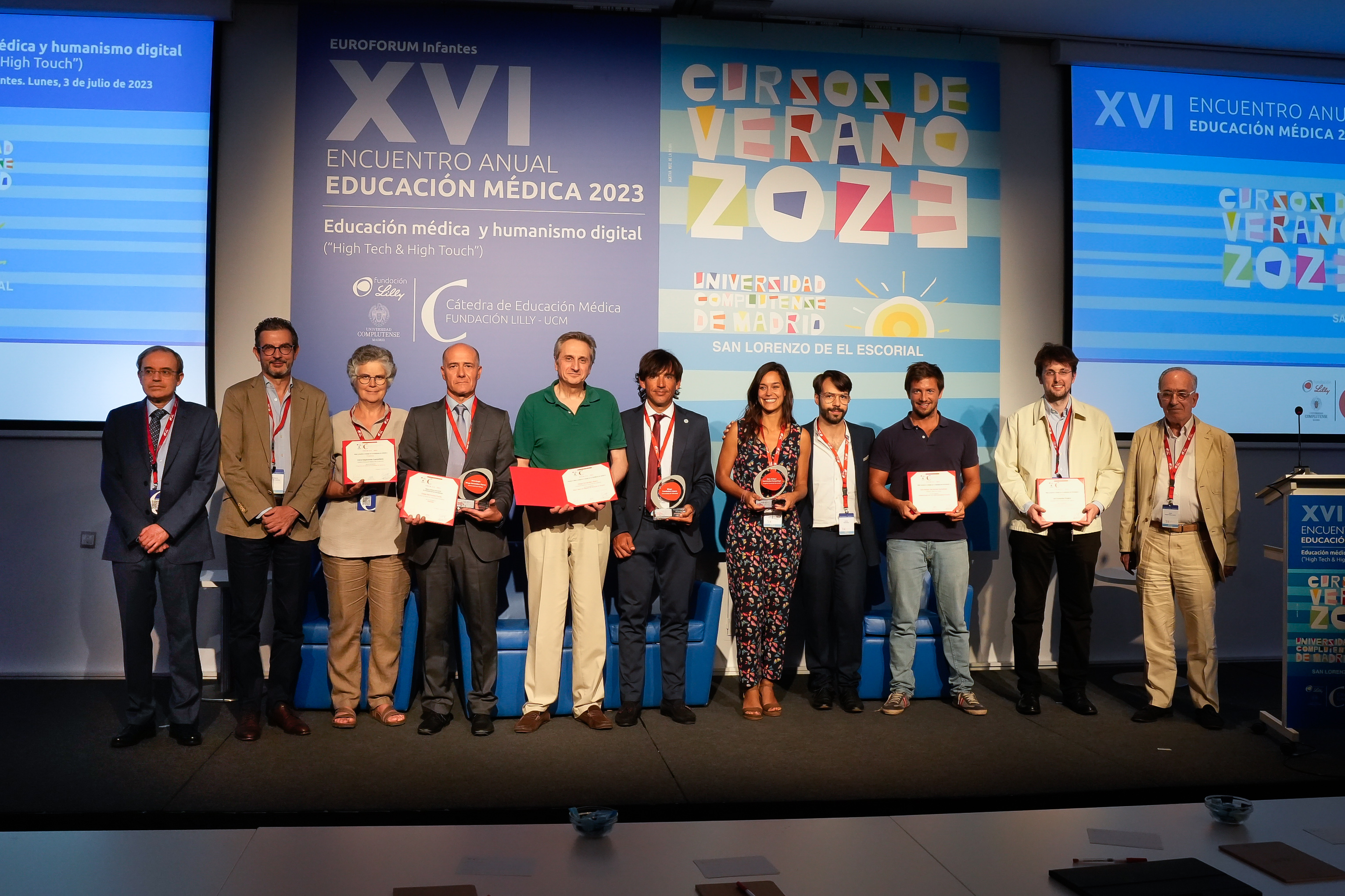 Javier Arias Díaz, decano de la Facultad de Medicina de la UCM; Jesús Millán Núñez-Cortés, director de la Cátedra de Educación Médica Fundación Lilly-UCM, y José Antonio Sacristán, director de la Fundación Lilly, entregan los Premios de Educación Médica 2023